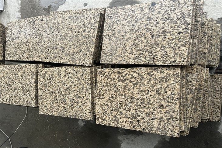 Tiger Yellow Granite Tiles Sandblasted